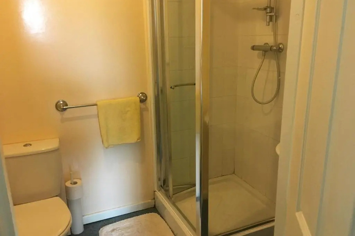 Room 10 of 12