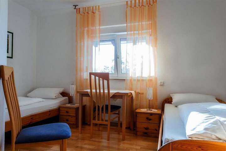 Room 4 of 15