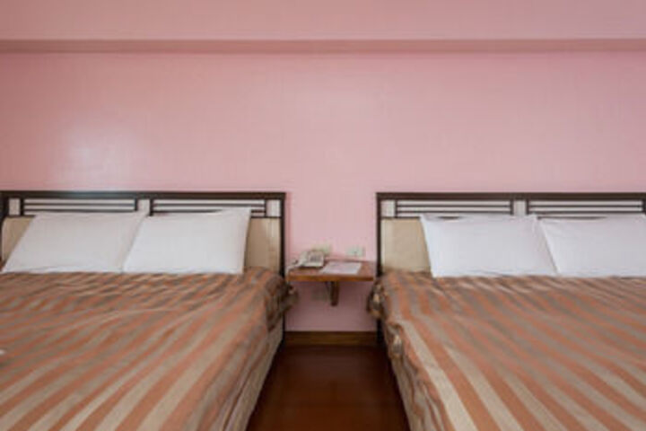 Room 14 of 65