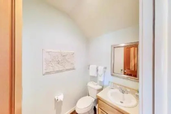Room 8 of 16