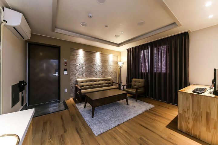 Room 43 of 67