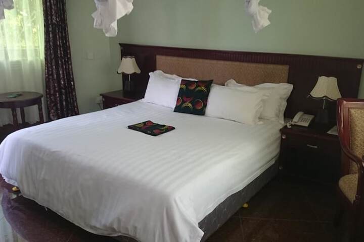 Room 3 of 35