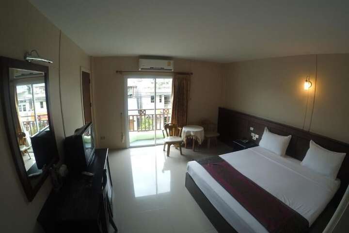 Room 6 of 23
