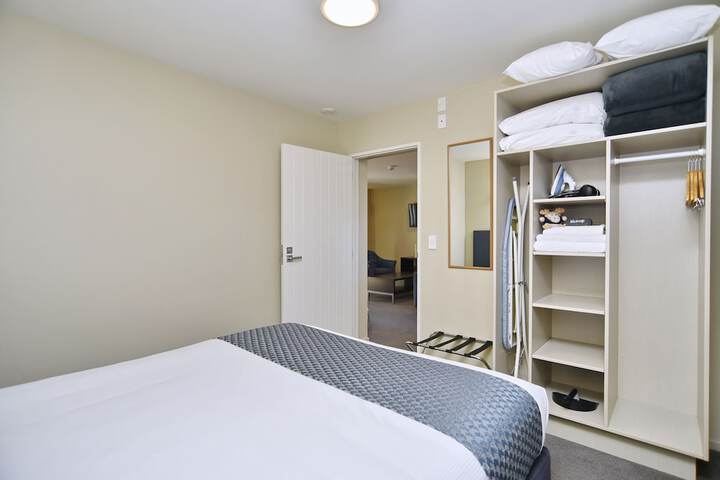Room 42 of 196