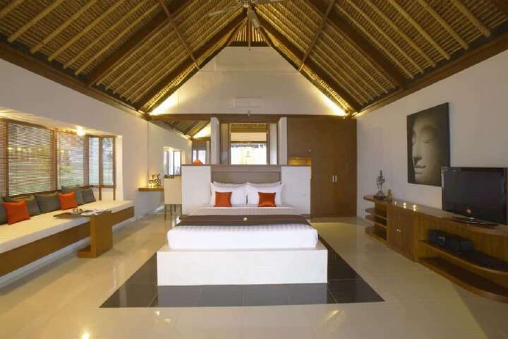 Room 13 of 74