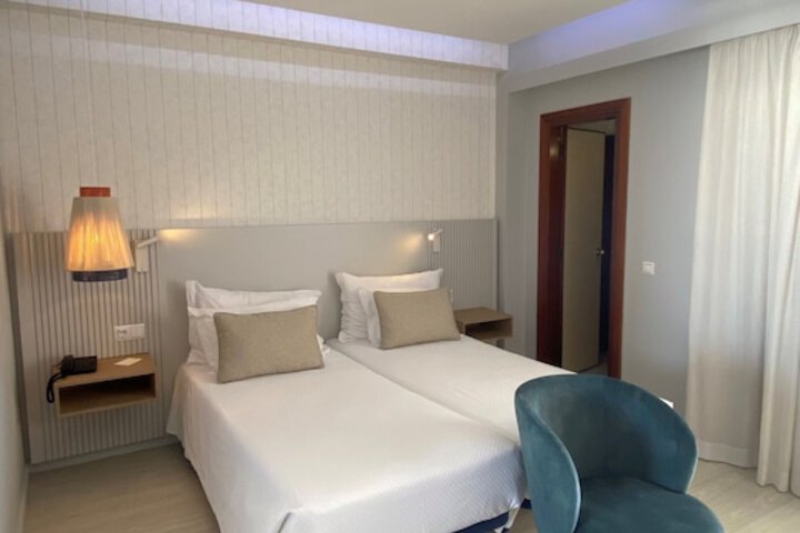 Room 16 of 86