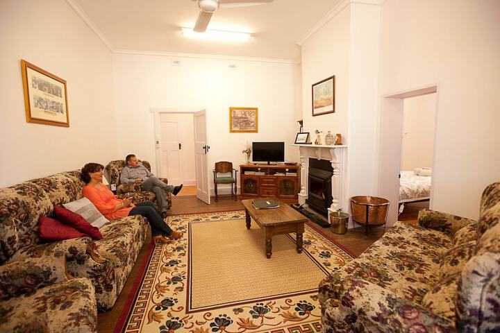 Room 9 of 18