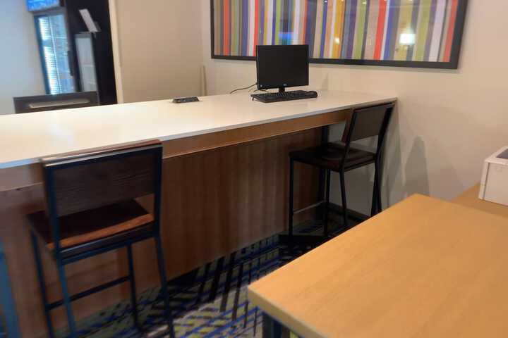 Business Center 40 of 44