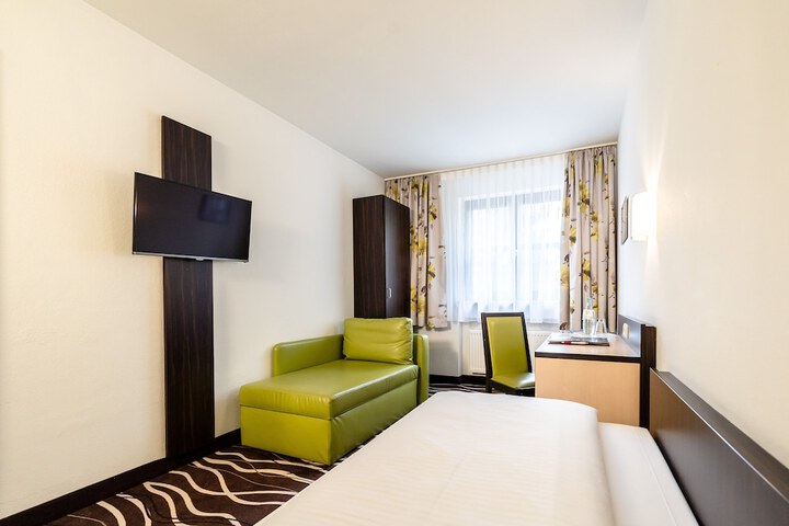 Room 34 of 82