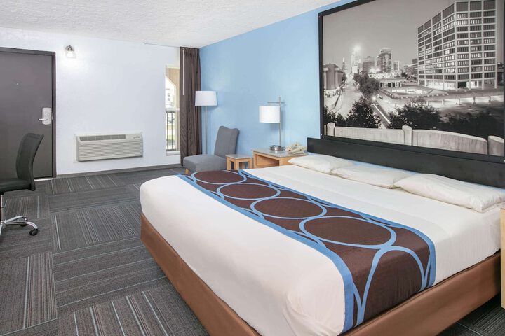 1 King Bed (10 of 15)