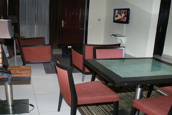 Room 10 of 11