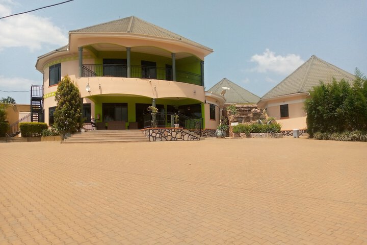 Room 2 of 8