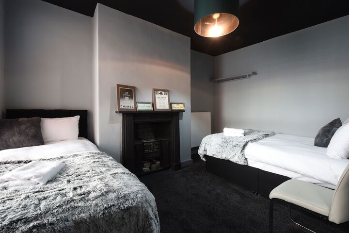 Room 50 of 61