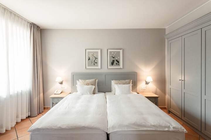 Room 32 of 89