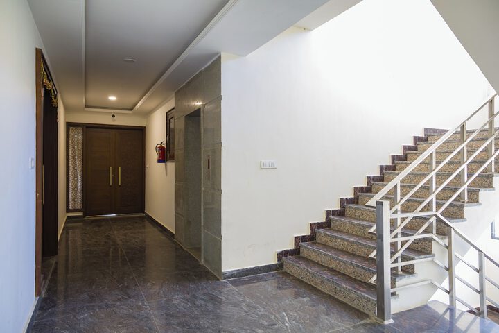 Alaya Stays BYDM The Sky Heaven - 4 BHK Penthouse 15 Min from Triveni Ghat With Balcony & Lift