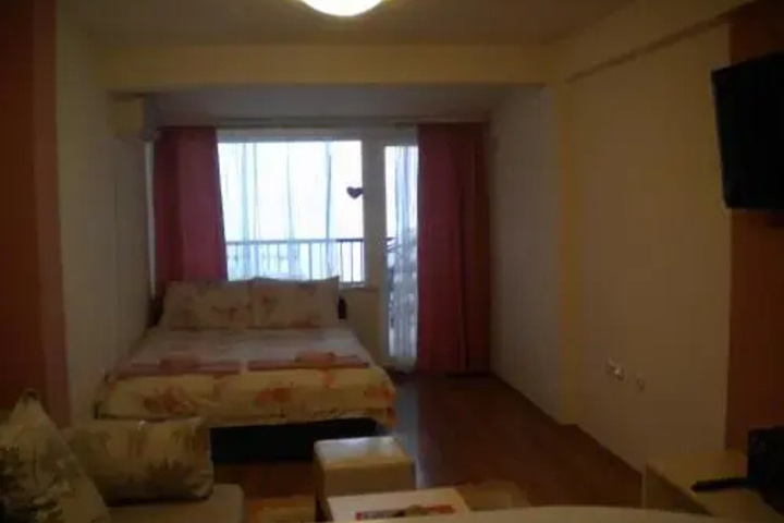 Room 5 of 13