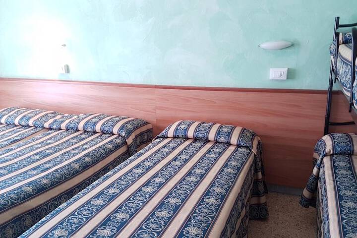 Room 28 of 78