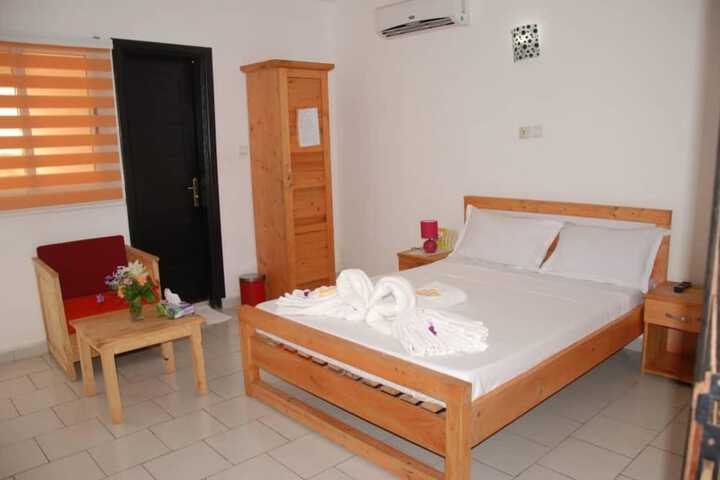 Room 8 of 48