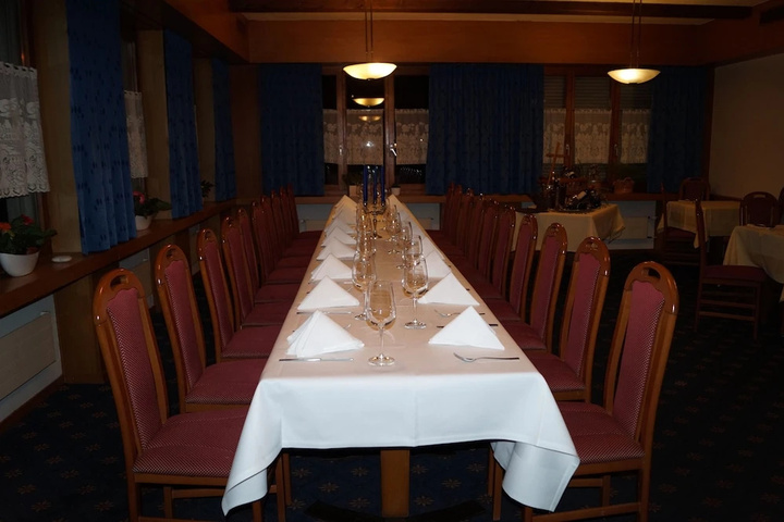 Dining 24 of 26