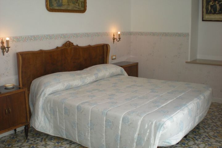 Room 9 of 39