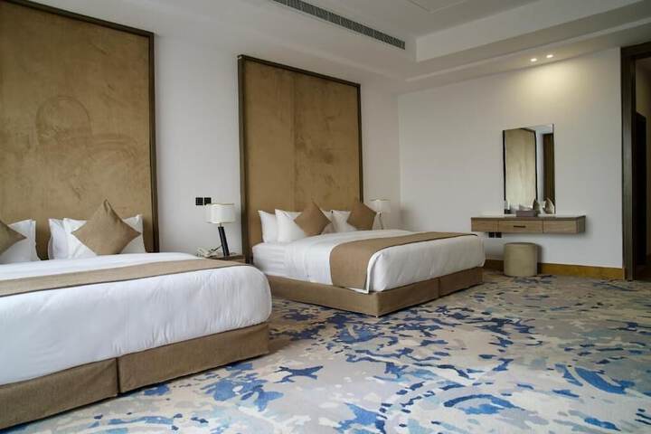 Room 43 of 100