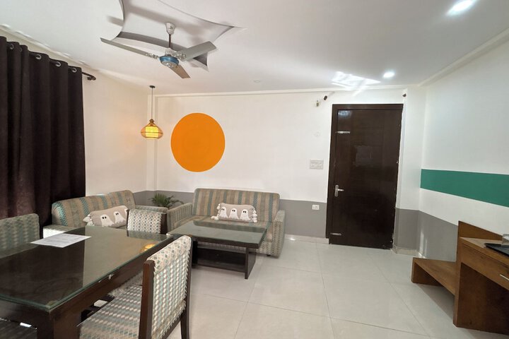 Room 9 of 14