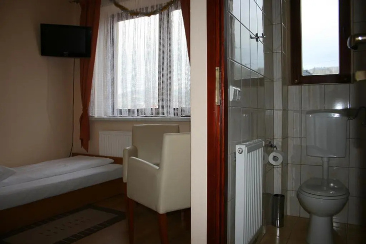 Room 6 of 11