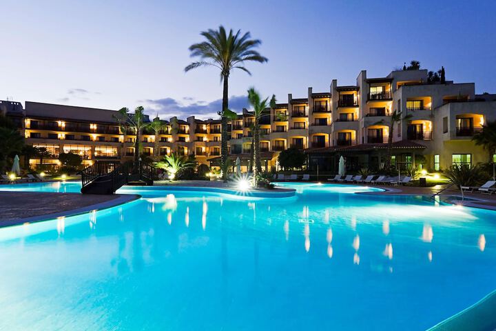 Hotel Pool