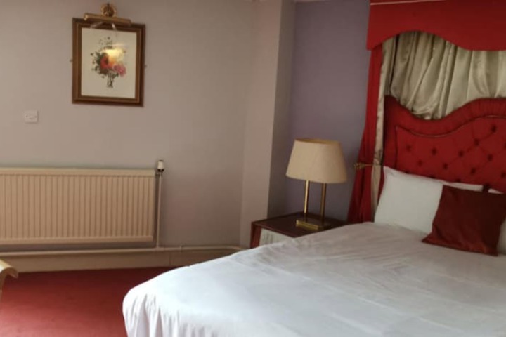 Room 8 of 34