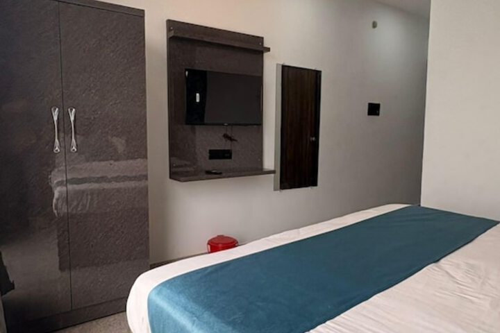 Room 27 of 42