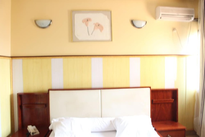 Room 14 of 38