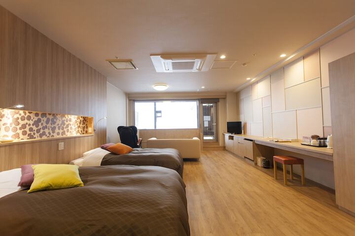 Room 36 of 240