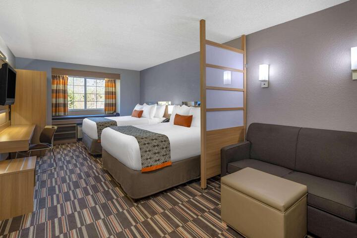 1 Queen Bed (7 of 17)
