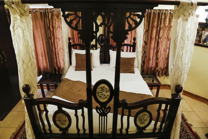 Room 14 of 36