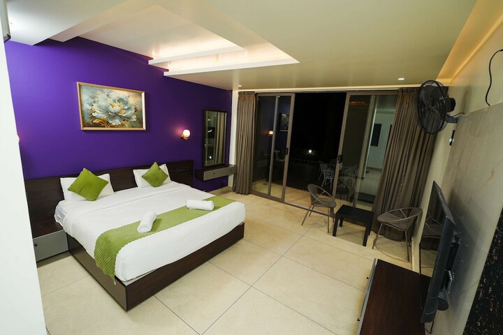 Room 3 of 27