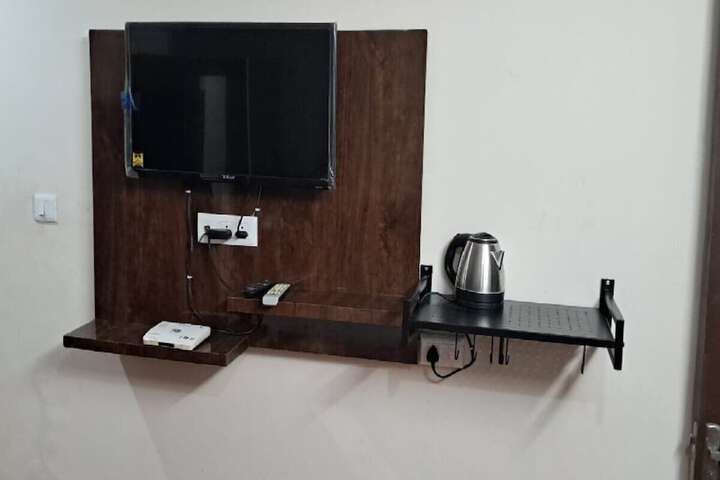 Room 6 of 28