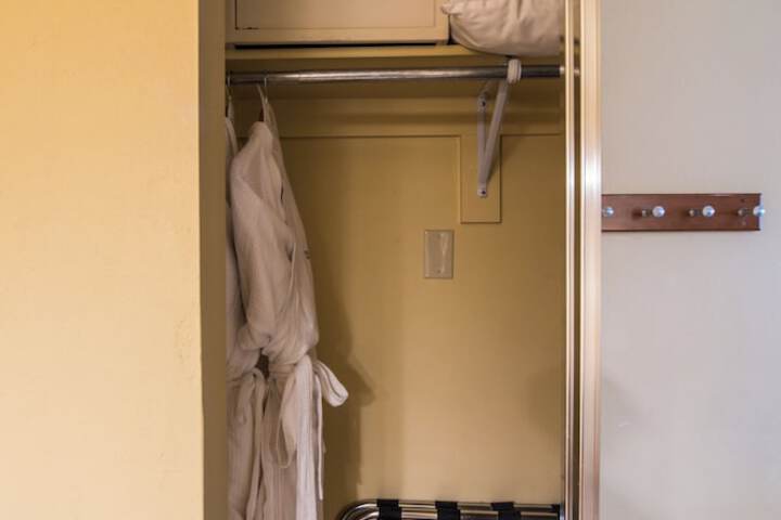 Room 27 of 88