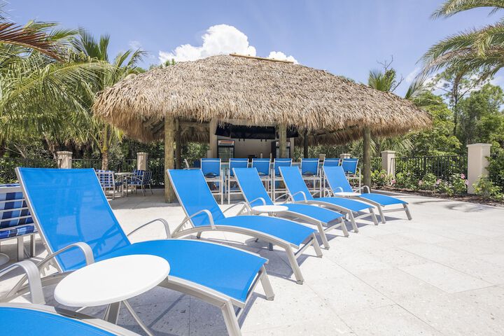 Poolside bar