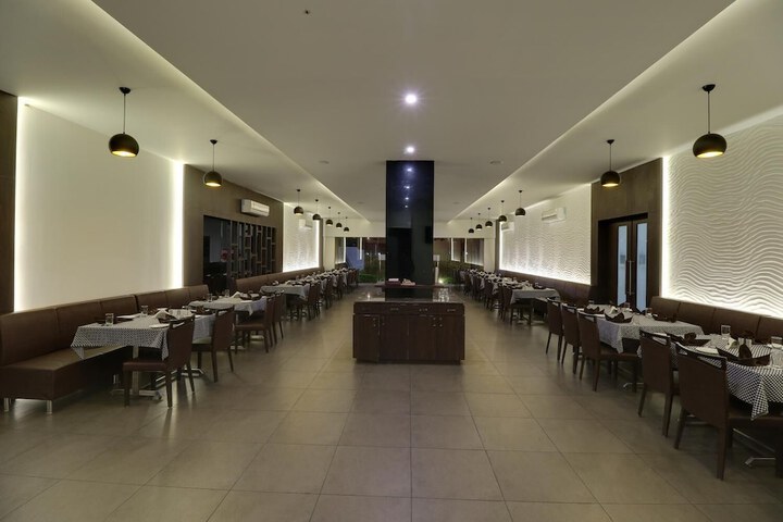 Dining 18 of 36