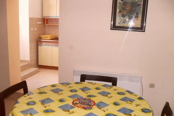 Room 5 of 15