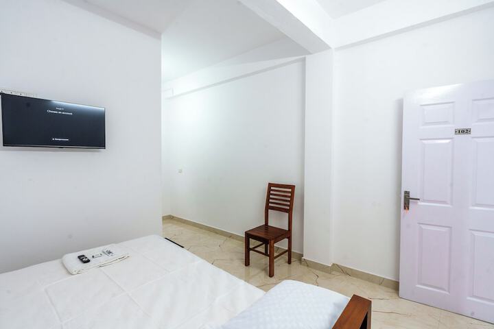 Room 8 of 33