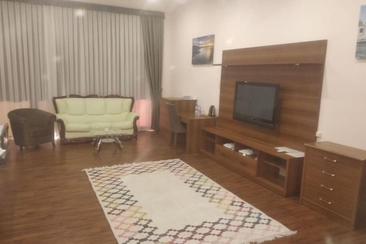 Room 6 of 23