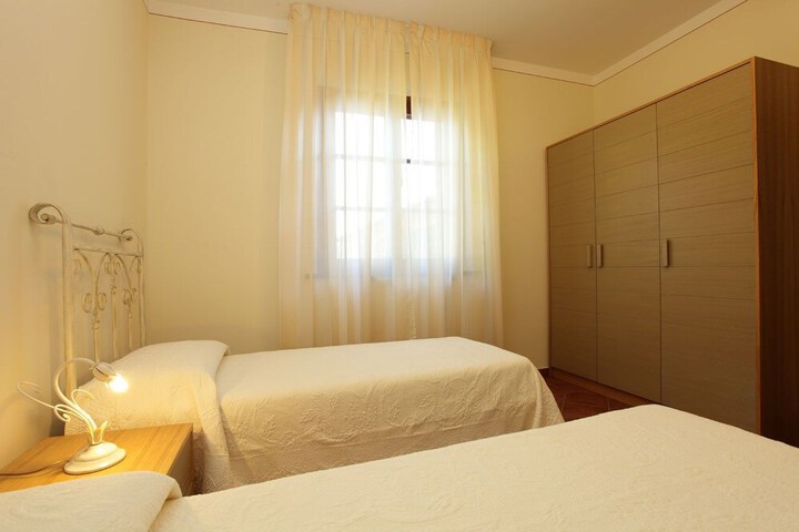 Room 13 of 40