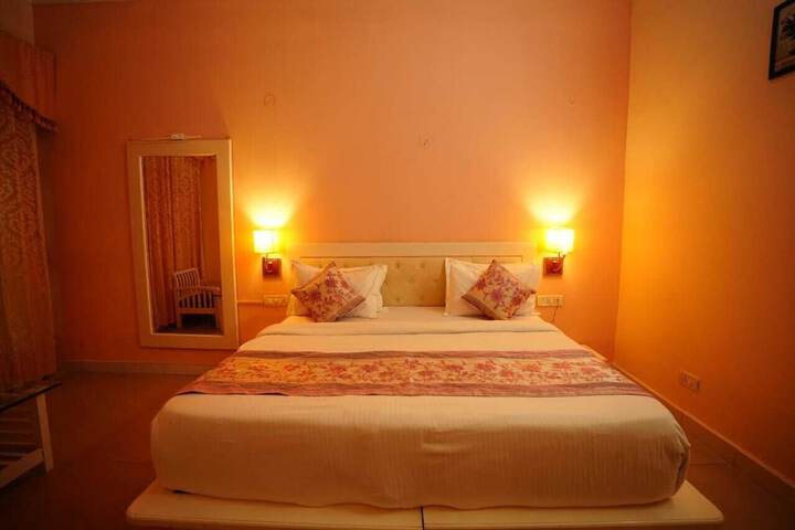 Room 4 of 32