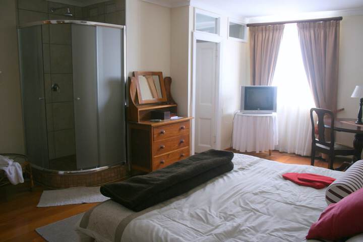 Room 26 of 198