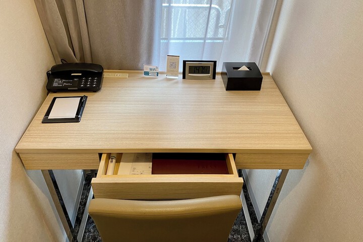 Room 12 of 32
