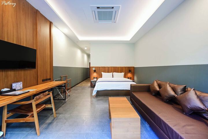 Room 32 of 91