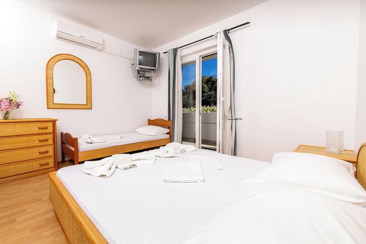 Room 15 of 79