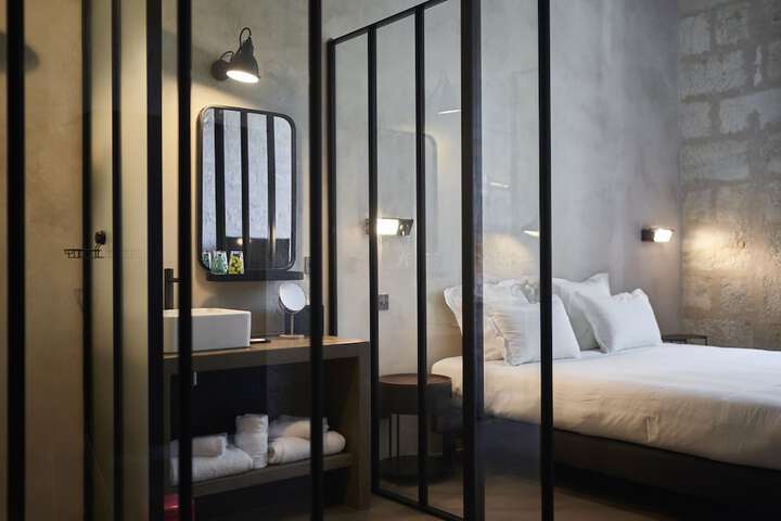 Room 14 of 98