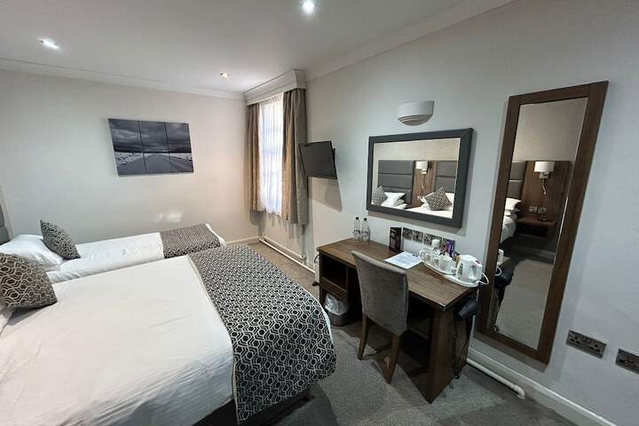 Room 5 of 97